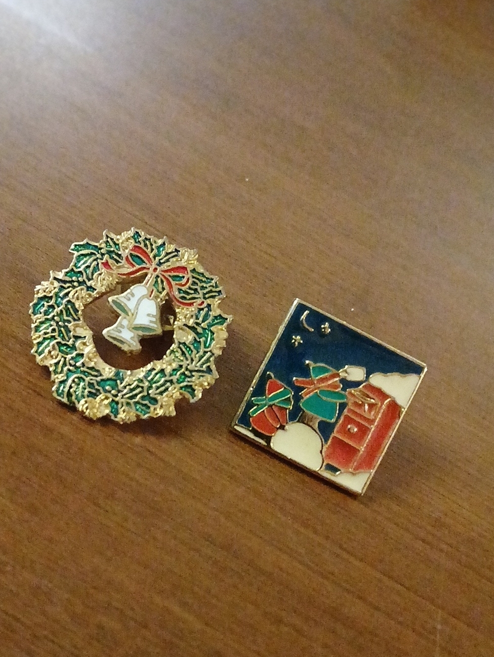Vintage Lot Of 2 Festive Christmas Wreath and Snowy Scene Enamel Pins - Holiday